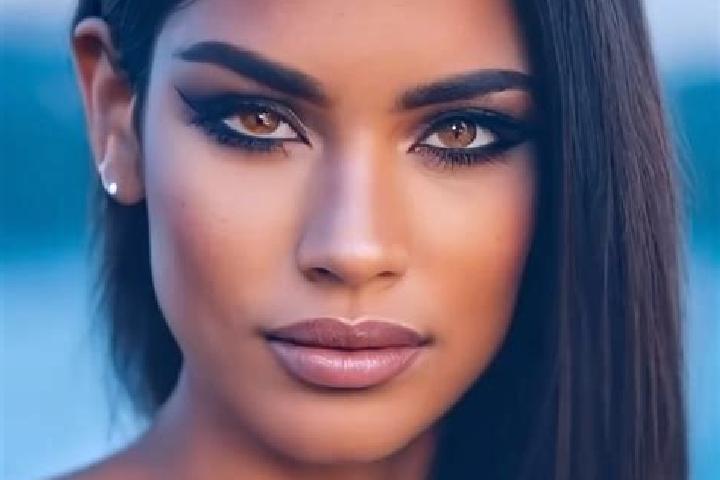 Ella, 32, a dark blonde amber-eyed latina companion based in Krouson. Offering Girlfriend Experience, Prostate Massage, Travel Companion, Tantra. Available f...