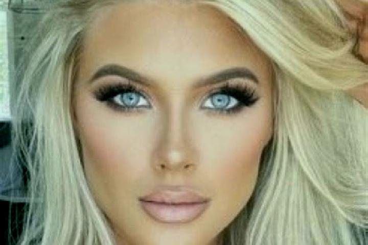 Ella, 32, a platinum blonde green-eyed latina companion based in Naouna. Offering Striptease, Dinner Date, Roleplay, Girlfriend Experience. Available for inc...