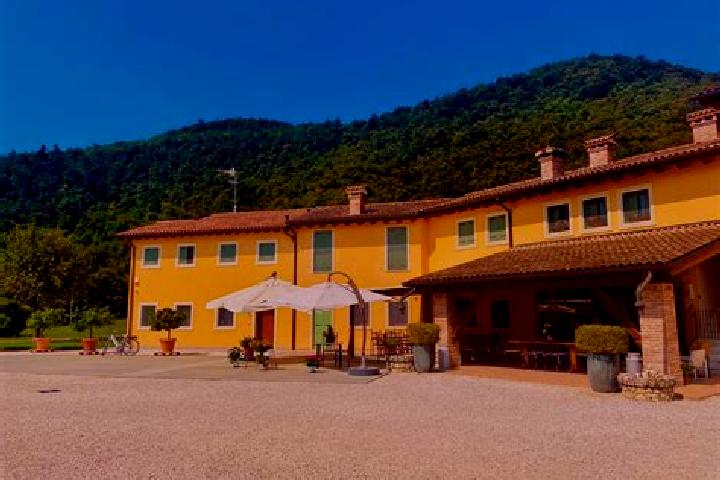 Ella, 32 — Escort in Cornei, Italy