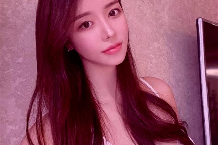 Ella, 32 — Escort in Huangjingba, China