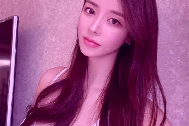 Ella, 32 — Escort in Lian aocun, China