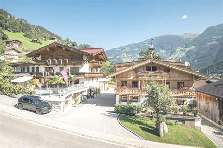 Ella, 32 — Escort in Ramsau im Zillertal, Austria