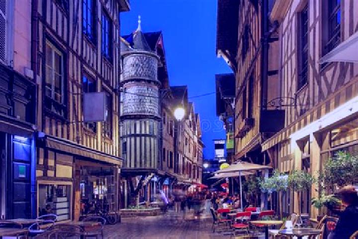 Ella, 32 — Escort in Troyes, France