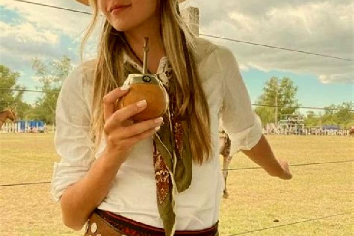 Ella, 32 — Escort in Vaqueros, Argentina