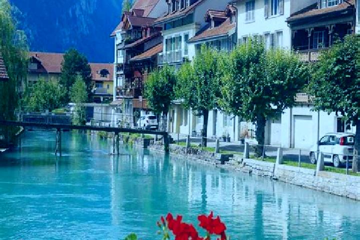 Ella, 32 — Escort in Winkel, Switzerland
