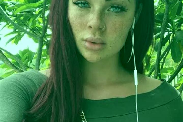 Ella, 33, a auburn amber-eyed ebony companion based in Gweru. Offering Couples, Roleplay, BDSM. Available for incall and outcall, overnight bookings available.