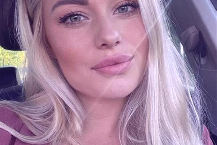Ella, 33, a blonde hazel-eyed european companion based in Queula. Offering Striptease, Tantra, BDSM, Overnight, Erotic Massage. Available for incall and outc...