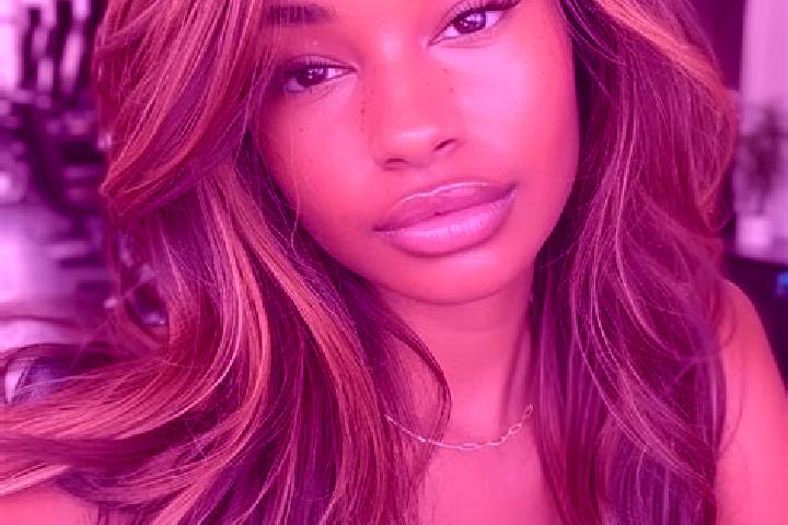 Ella, 33, a chestnut hazel-eyed mixed companion based in Zimella. Offering Dinner Date, Massage, A-Level, OWO, GFE. Available for incall and outcall, overnig...