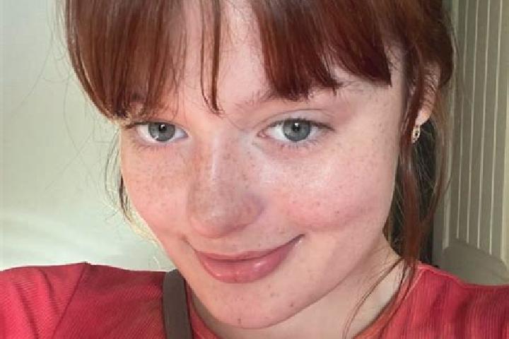 Ella, 33, a red green-eyed european companion based in Lormi. Offering GFE, CIM, Striptease, Duos. Available for incall and outcall, day and evening dates.
