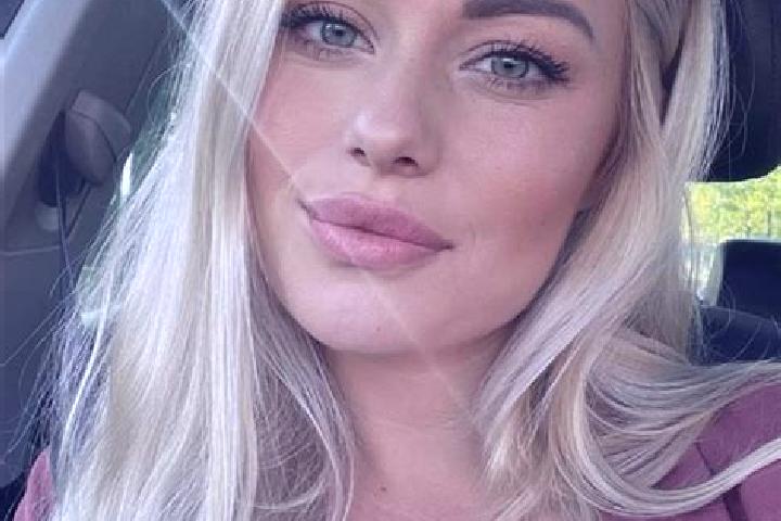 Ella, 34, a blonde hazel-eyed mixed companion based in Leoncillos. Offering Fetish, Prostate Massage. Available for incall and outcall, day and evening dates.