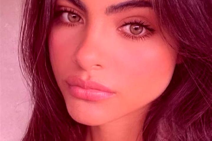 Ella, 34, a brunette green-eyed european companion based in Pencoed. Offering Travel Companion, Massage, CIM. Available for incall and outcall, day and eveni...