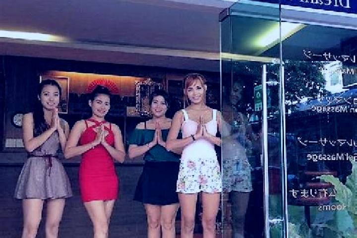 Ella, 34, a red blue-eyed asian companion based in Mullaway. Offering Domination, A-Level, Prostate Massage, Couples. Available for incall and outcall, day a...
