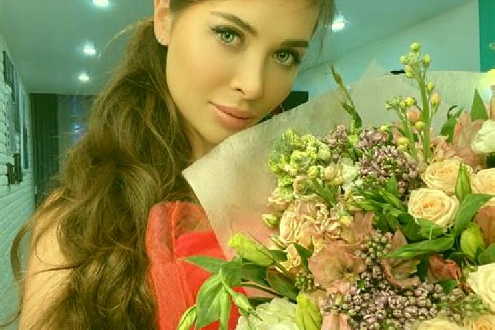 Ella, 34, a red brown-eyed asian companion based in Rajpur Sonarpur. Offering Deep French Kissing, Girlfriend Experience, Dinner Date. Available for incall a...