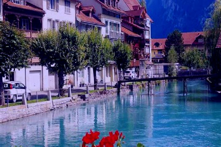 Ella, 34 — Escort in Barschwil, Switzerland
