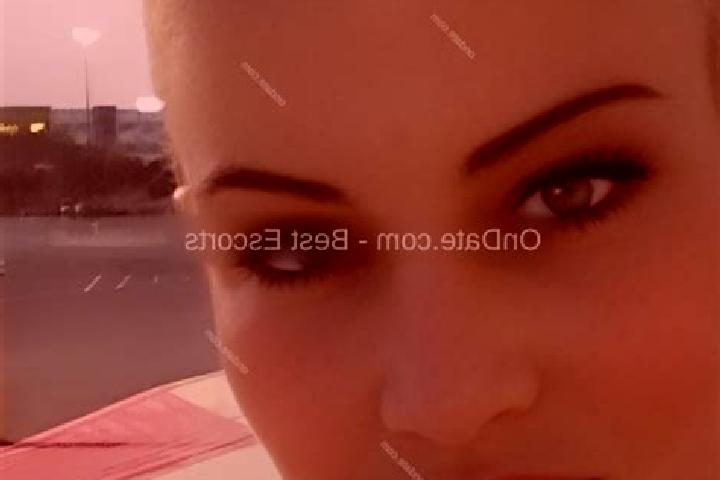 Ella, 34 — Escort in Suderhoft, Germany