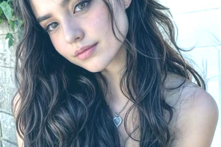Ella, 35, a auburn brown-eyed middle eastern companion based in Weidlingbach. Offering Massage, Erotic Massage, GFE. Available for incall and outcall, overni...