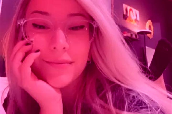 Ella, 35, a dark blonde dark-eyed mediterranean companion based in Simpang Renggam. Offering Overnight, Roleplay, BDSM. Available for incall and outcall, ove...