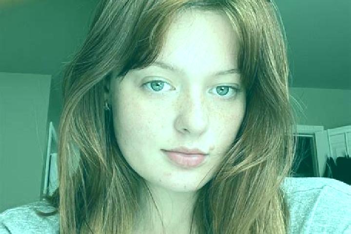 Ella, 35, a red dark-eyed mixed companion based in Horgenzell. Offering Party Girl, A-Level. Available for incall and outcall, day and evening dates.