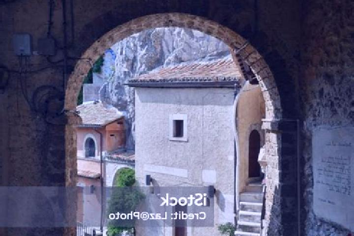 Ella, 35 — Escort in Cervara, Italy