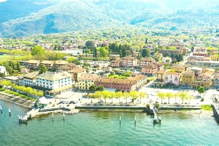 Ella, 35 — Escort in Colico Piano, Italy