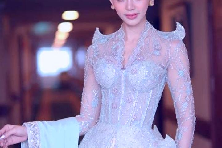 Ella, 35 — Escort in Peinnegon, Myanmar