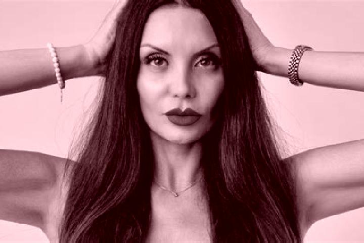 Ella, 35 — Escort in Romito Magra, Italy