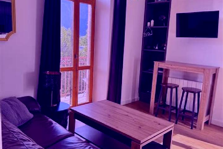 Ella, 35 — Escort in Seez, France
