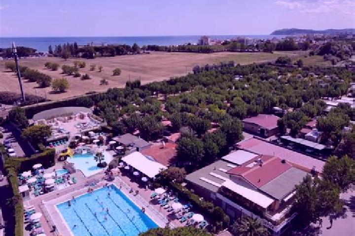Ella, 36, a auburn brown-eyed mediterranean companion based in Lido di Pomposa-Lido degli Scacchi. Offering Overnight, Striptease, Couples. Available for inc...