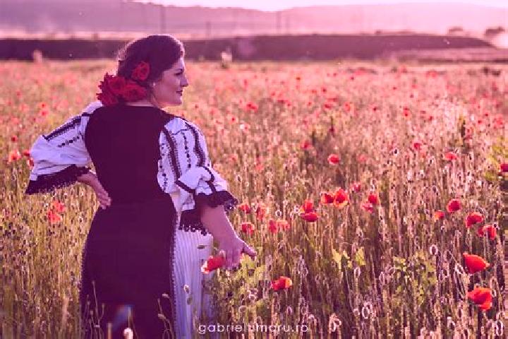 Ella, 36 — Escort in Vintu de Jos, Romania
