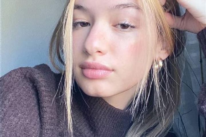 Ella, 37, a blonde brown-eyed caucasian companion based in Jossigny. Offering Tantra, Striptease. Available for incall and outcall, overnight bookings availa...