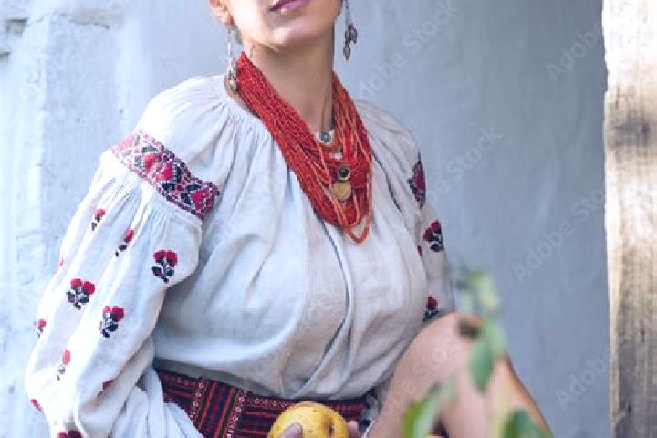 Ella, 37 — Escort in Putyla, Ukraine