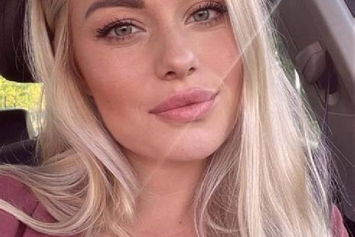 Ella, 38, a blonde hazel-eyed caribbean companion based in Terteg. Offering BDSM, Roleplay, Prostate Massage, Duos. Available for incall and outcall, day and...