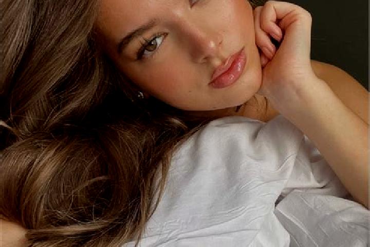 Ella, 38, a red hazel-eyed latina companion based in Karlshagen. Offering BDSM, Party Girl, Dinner Date, Deep French Kissing, Roleplay. Available for incall ...