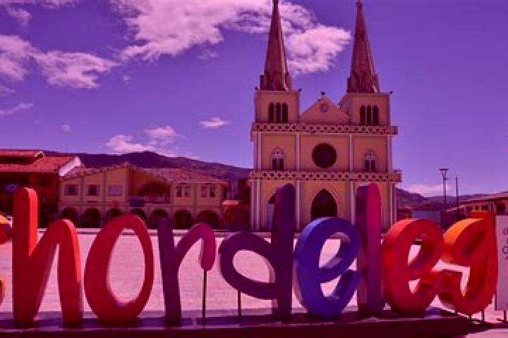 Ella, 39 — Escort in Chordeleg, Ecuador
