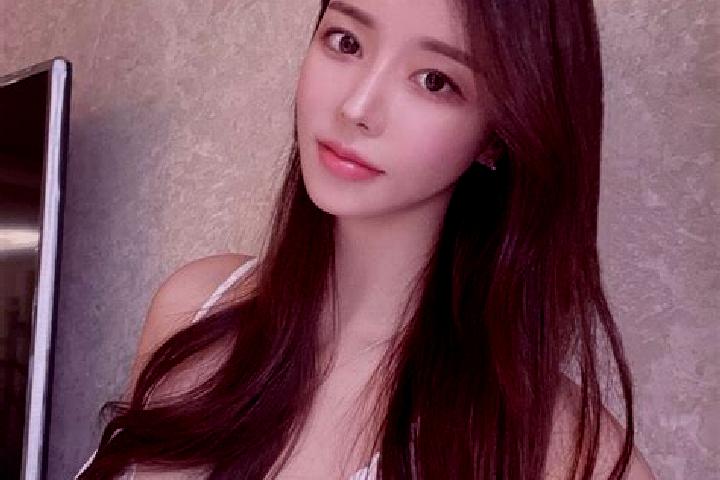 Ella, 39 — Escort in Huizhai, China