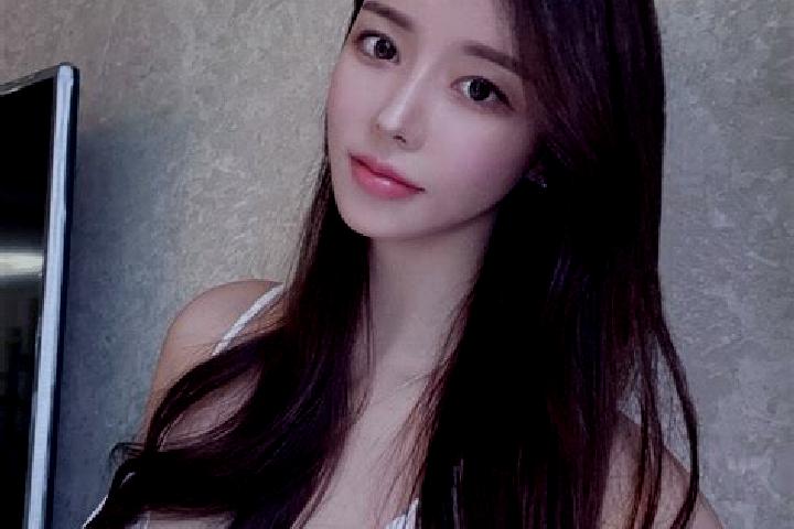 Ella, 39 — Escort in Liancai, China