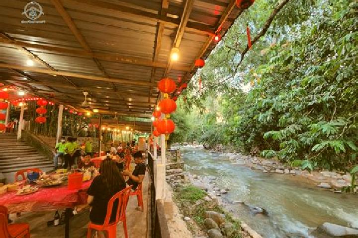 Ellie, 20, a red hazel-eyed caucasian companion based in Kampung Bukit Tinggi, Bentong. Offering GFE, Dinner Date, Duos, BDSM. Available for incall and outca...