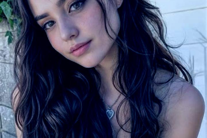 Ellie, 20, a red hazel-eyed middle eastern companion based in Nglengkong. Offering Deep French Kissing, Massage, Couples. Available for incall and outcall, o...