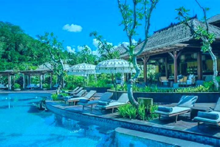 Ellie, 20 — Escort in Banjar Bucu, Indonesia