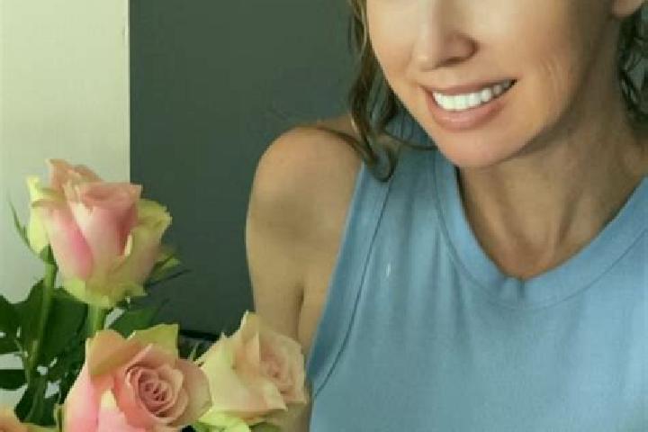 Ellie, 20 — Escort in Lewis Point, Canada
