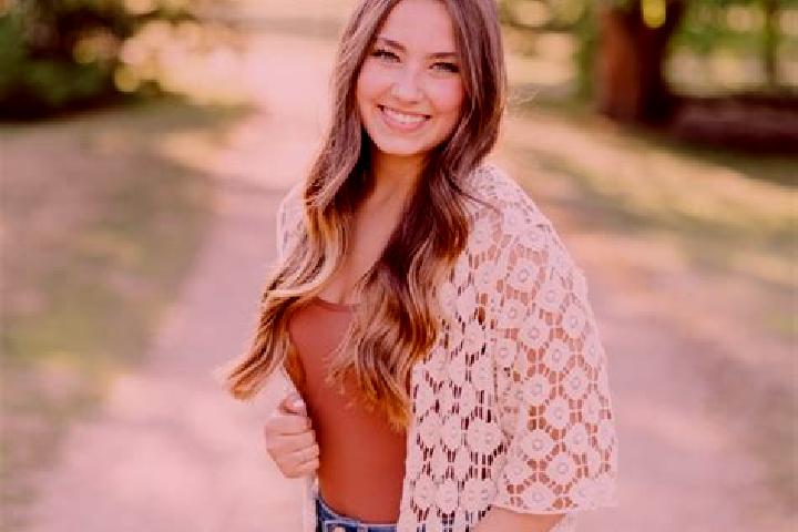Ellie, 20 — Escort in North Mankato, United States