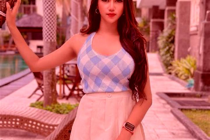 Ellie, 20 — Escort in Sawirara, Indonesia