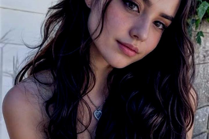 Ellie, 21, a auburn amber-eyed middle eastern companion based in Yarmasu. Offering Erotic Massage, Duos, Striptease. Available for incall and outcall, overni...