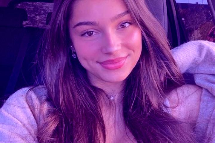 Ellie, 21, a brunette amber-eyed mixed companion based in Kleinwolkersdorf. Offering Dinner Date, A-Level, Overnight, Party Girl. Available for incall and ou...