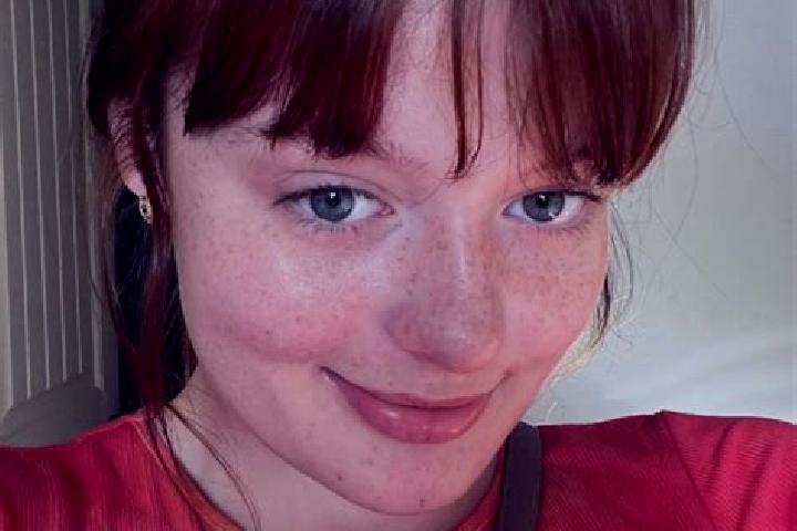 Ellie, 21, a red brown-eyed caucasian companion based in Dale. Offering Striptease, Dinner Date, BDSM. Available for incall and outcall, day and evening dates.