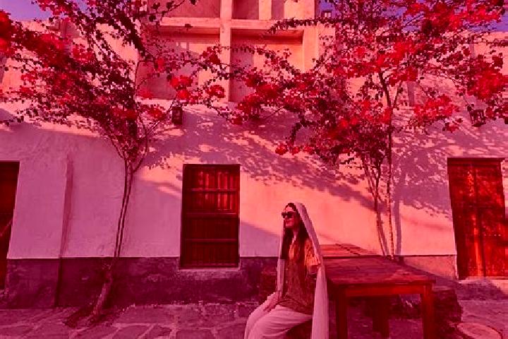 Ellie, 21 — Escort in Bandar-e Kong, Iran