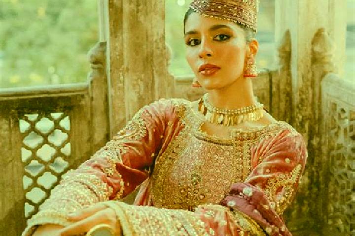 Ellie, 21 — Escort in Chak Jhumra, Pakistan