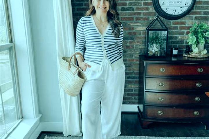 Ellie, 21 — Escort in Lian an, China