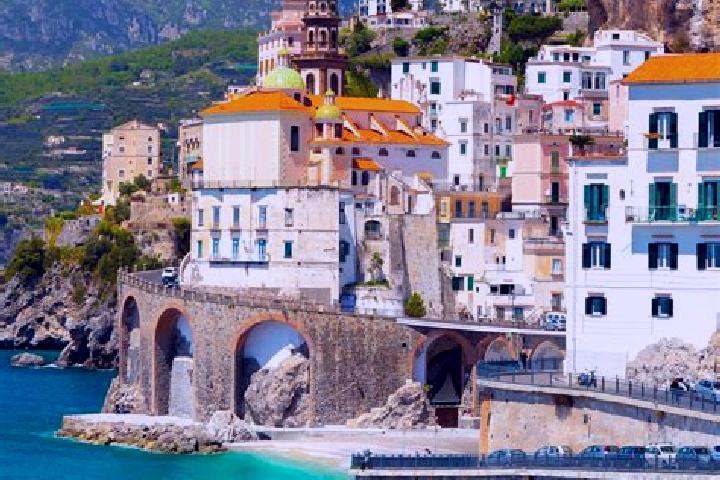 Ellie, 21 — Escort in Lodrino, Italy
