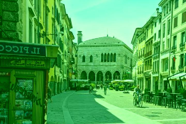 Ellie, 21 — Escort in Mercato Vecchio, Italy